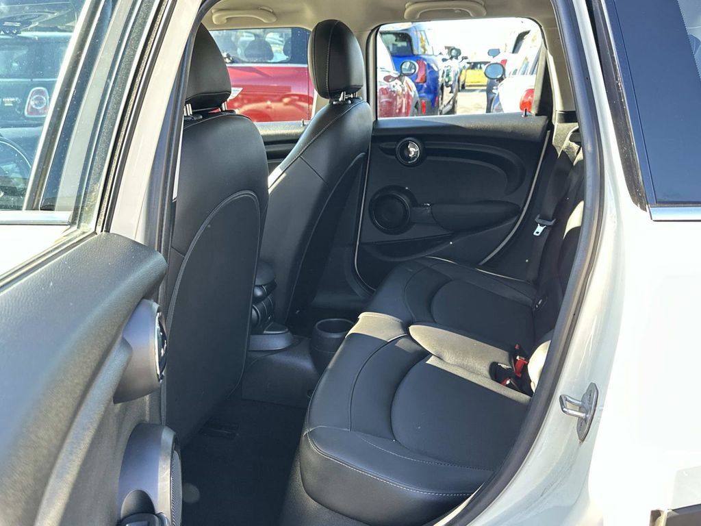 Used 2021 MINI Cooper 4-Door Hardtop image 25