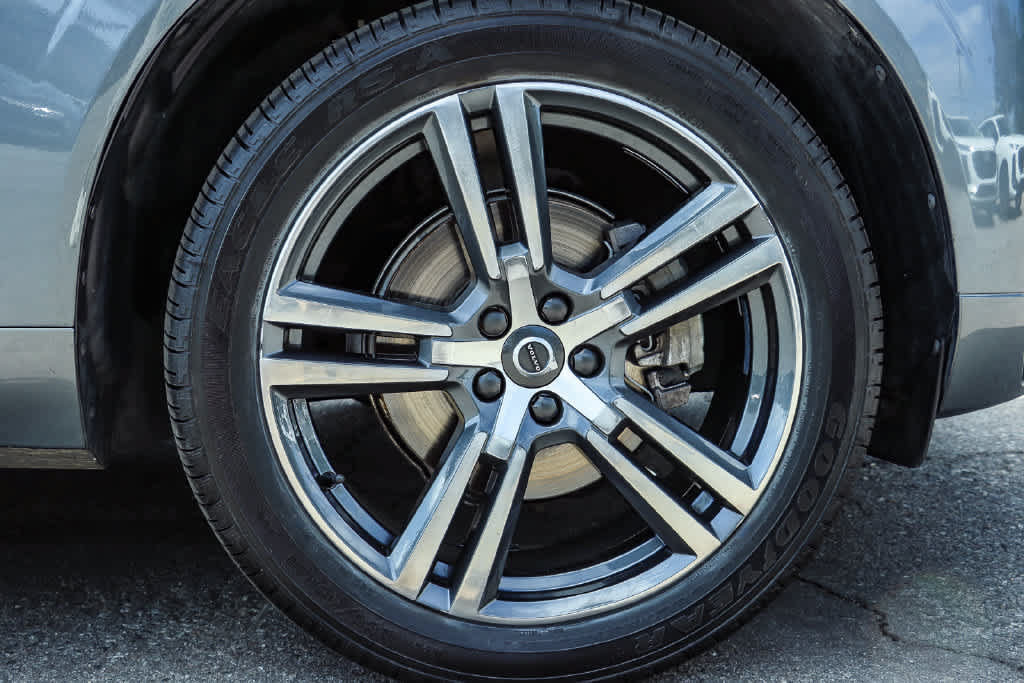 Used 2020 Volvo XC60 T5 Momentum w/ Protection Package Premier AWD/4WD image 12