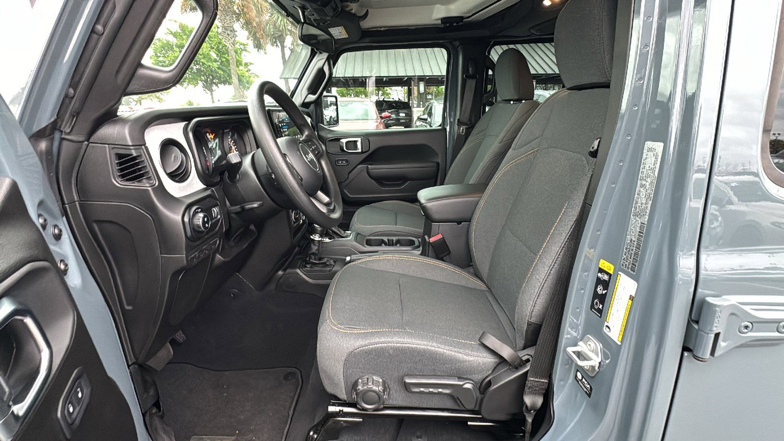 Used 2025 Jeep Gladiator Sport image 14