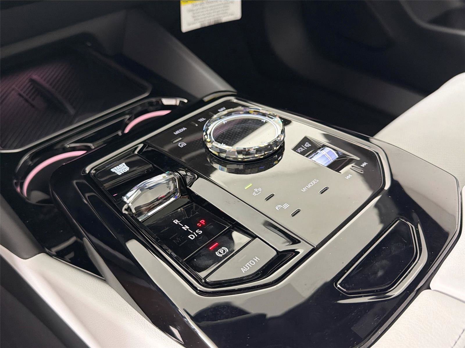 New 2026 BMW 550e xDrive w/ Executive Package image 16