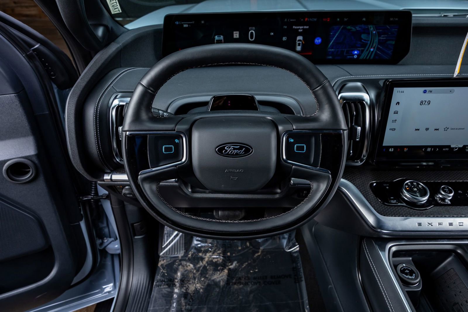 Used 2025 Ford Expedition Platinum w/ Stealth Performance Package AWD/4WD image 16