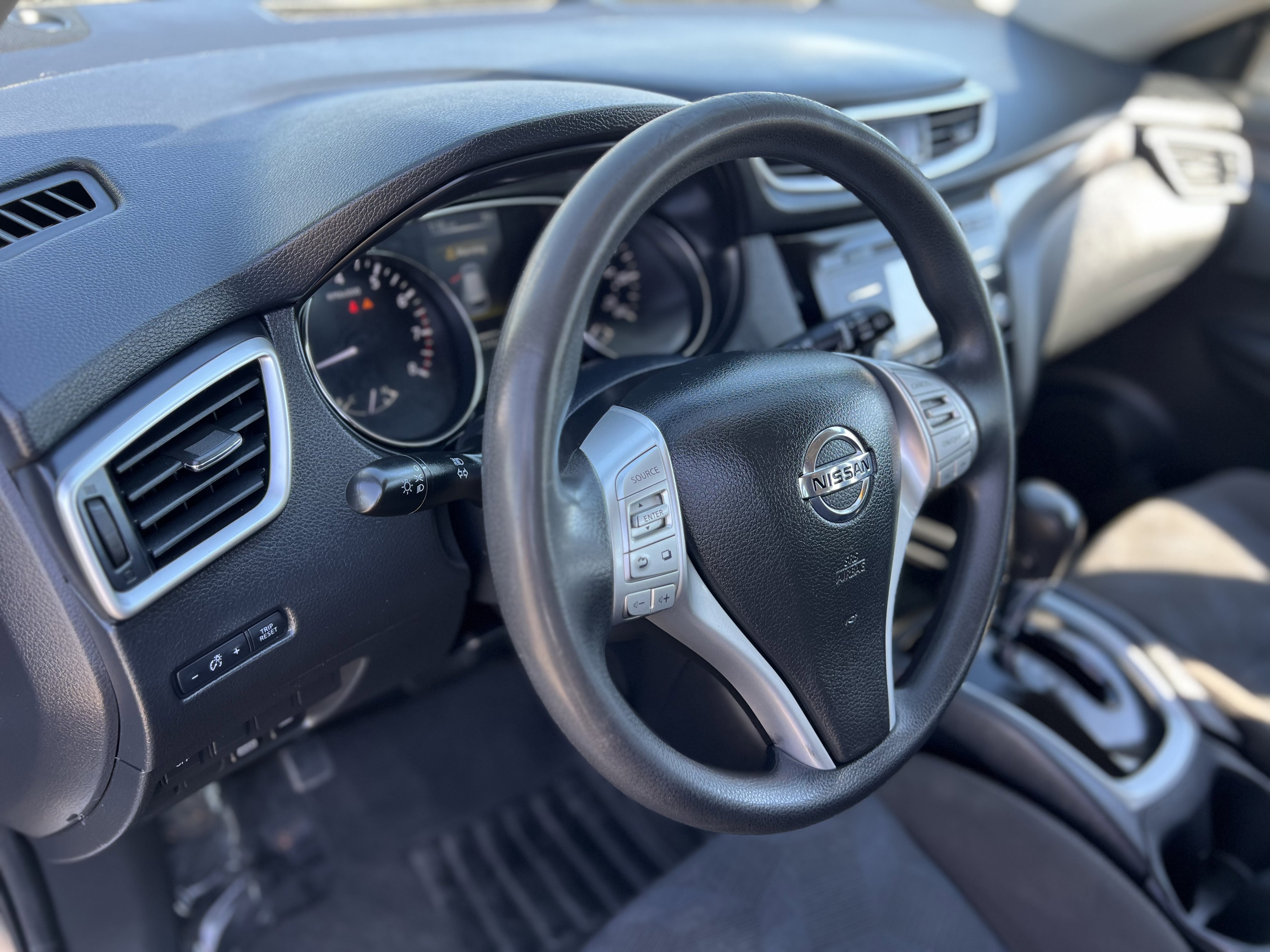 Used 2015 Nissan Rogue S AWD/4WD image 10