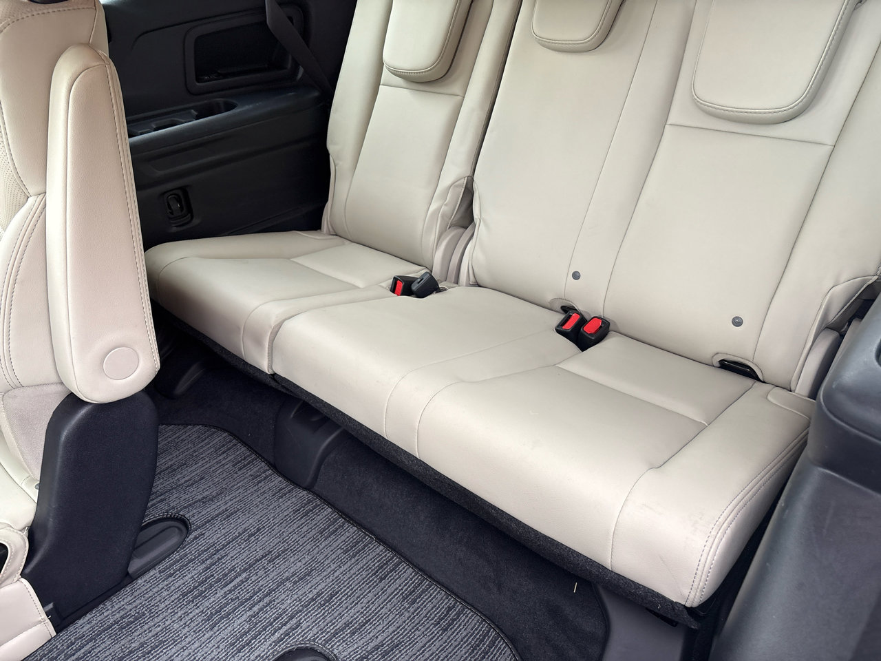 Used 2023 Subaru Ascent Limited image 25