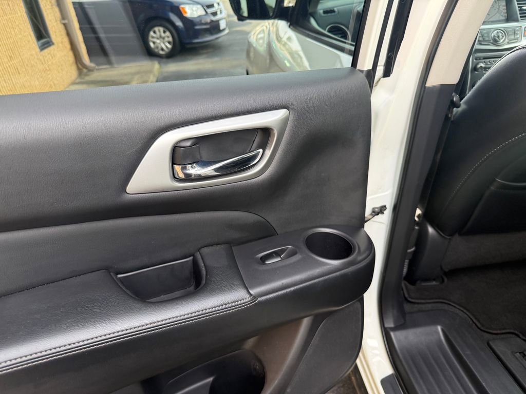 Used 2020 Nissan Pathfinder SL image 17