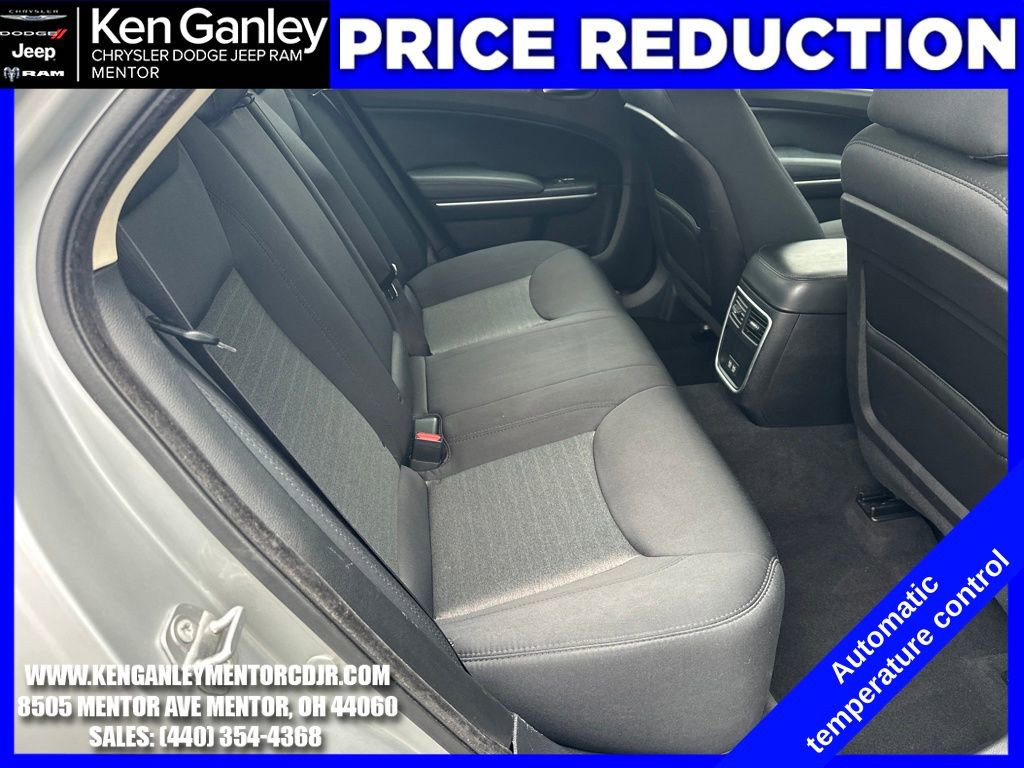 Used 2019 Chrysler 300 Touring w/ Driver Convenience Group image 23