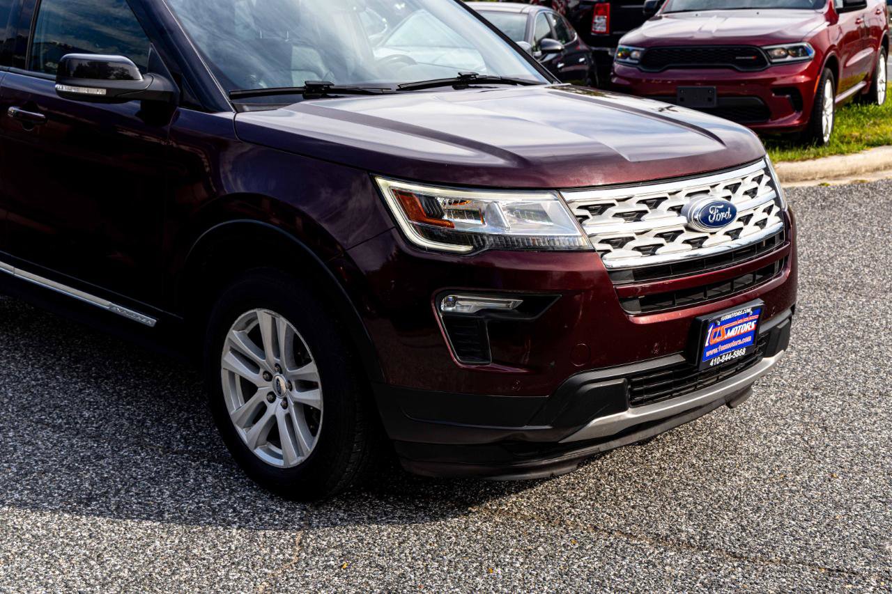 Used 2018 Ford Explorer XLT w/ Equipment Group 202A AWD/4WD image 9