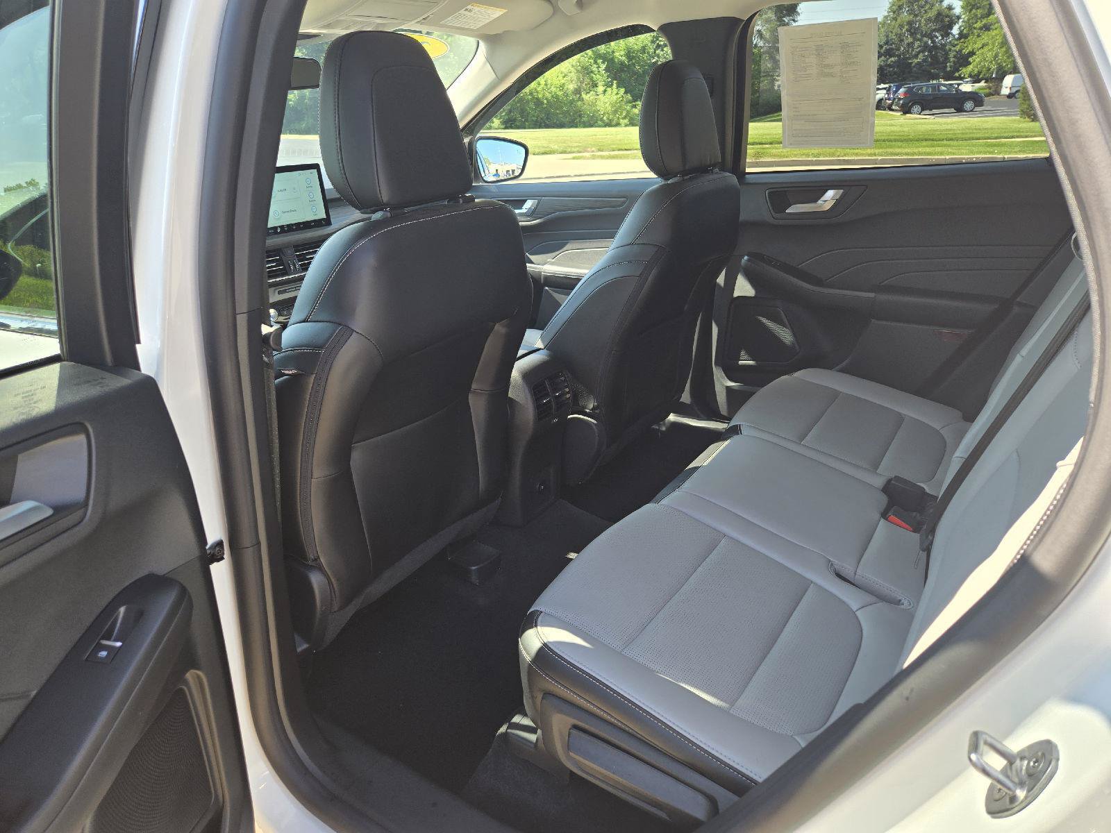 Used 2024 Ford Escape Platinum w/ Class II Trailer Tow Package AWD/4WD image 27