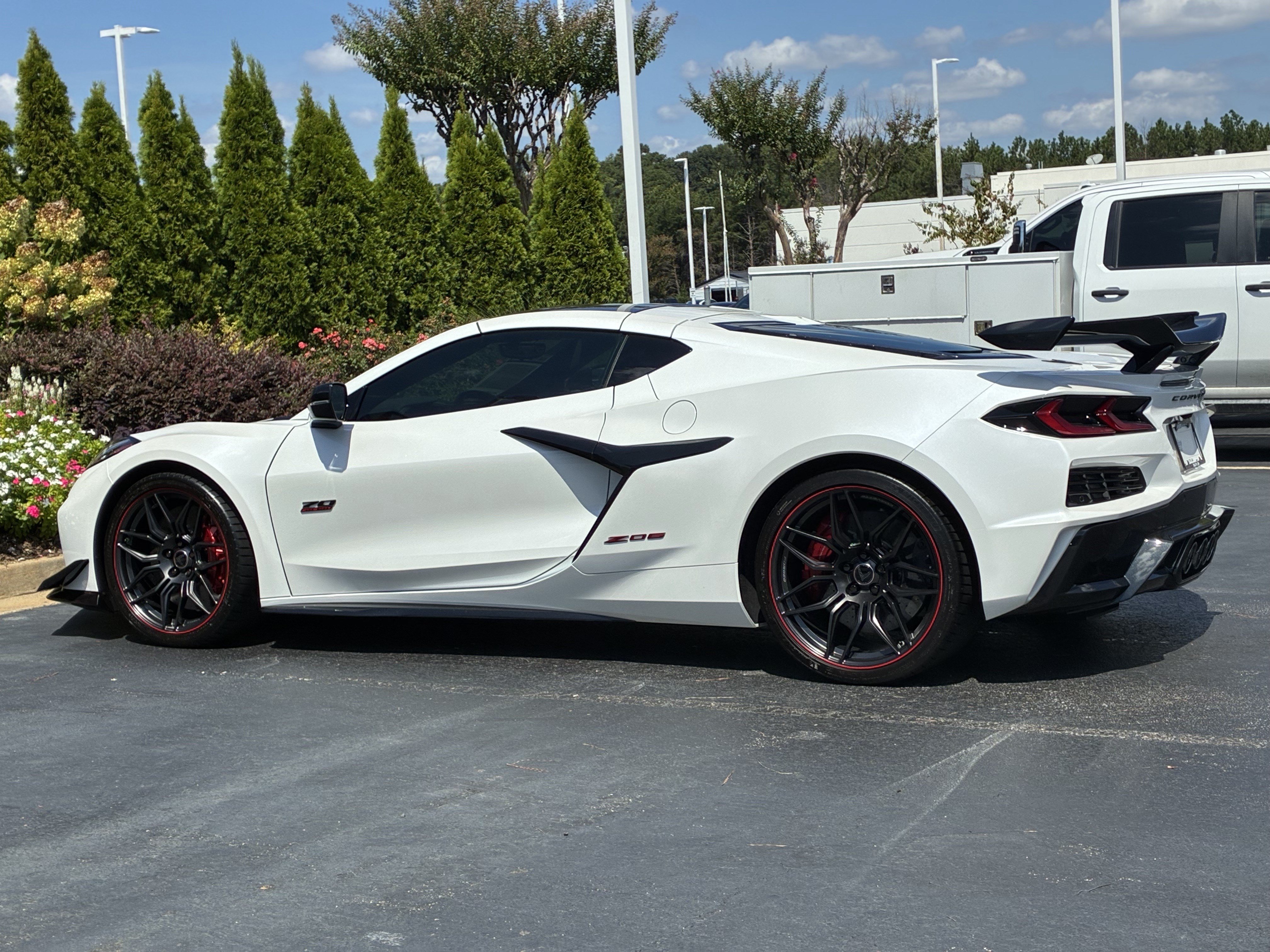 Used 2023 Chevrolet Corvette Z06 w/ Z07 Performance Package RWD image 11