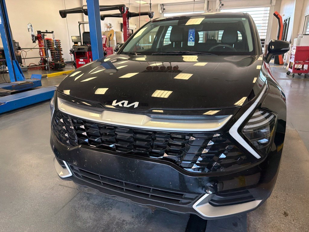 Used 2025 Kia Sportage EX FWD image 5