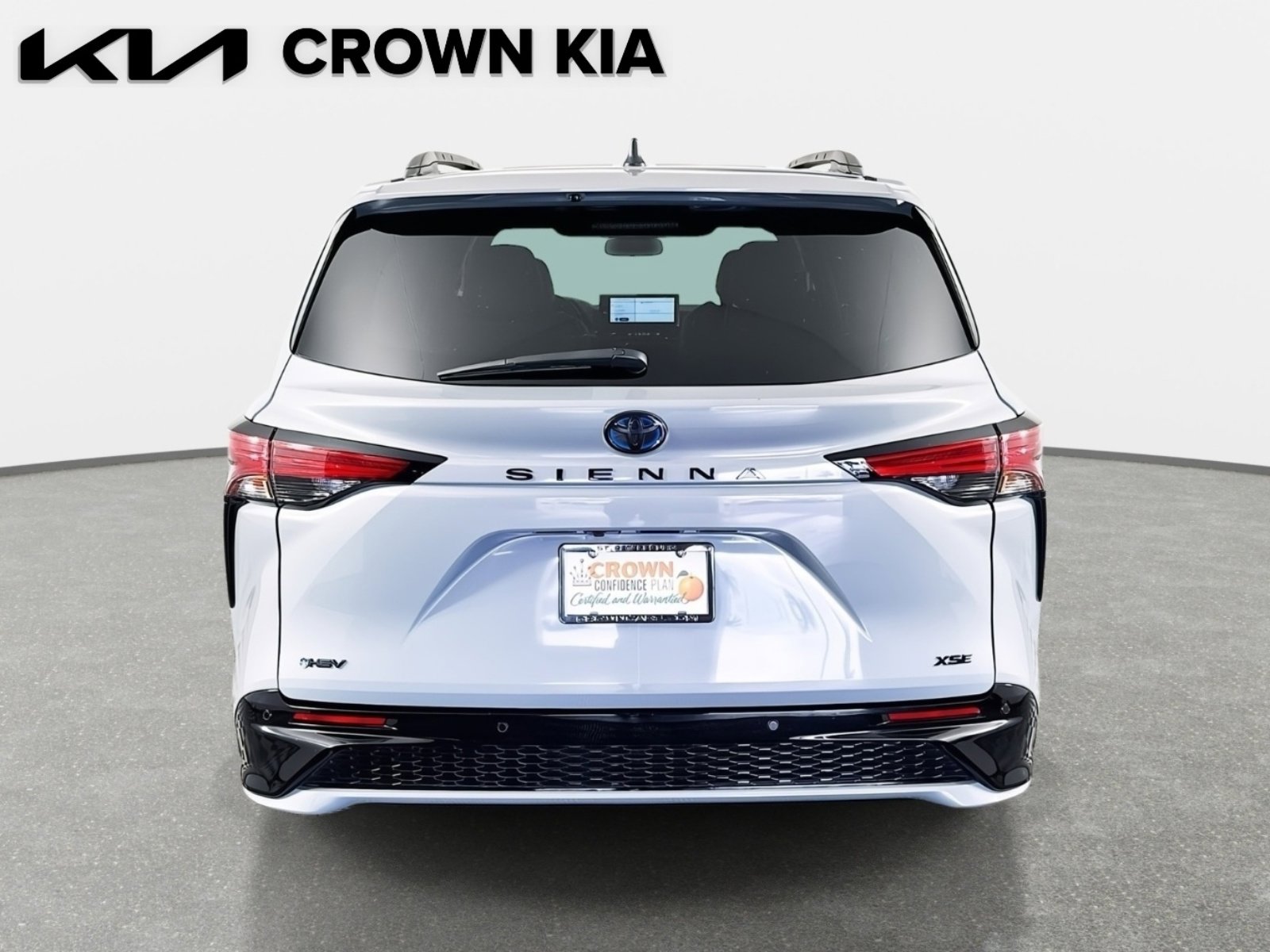 Used 2025 Toyota Sienna XSE w/ XSE Plus Package image 7