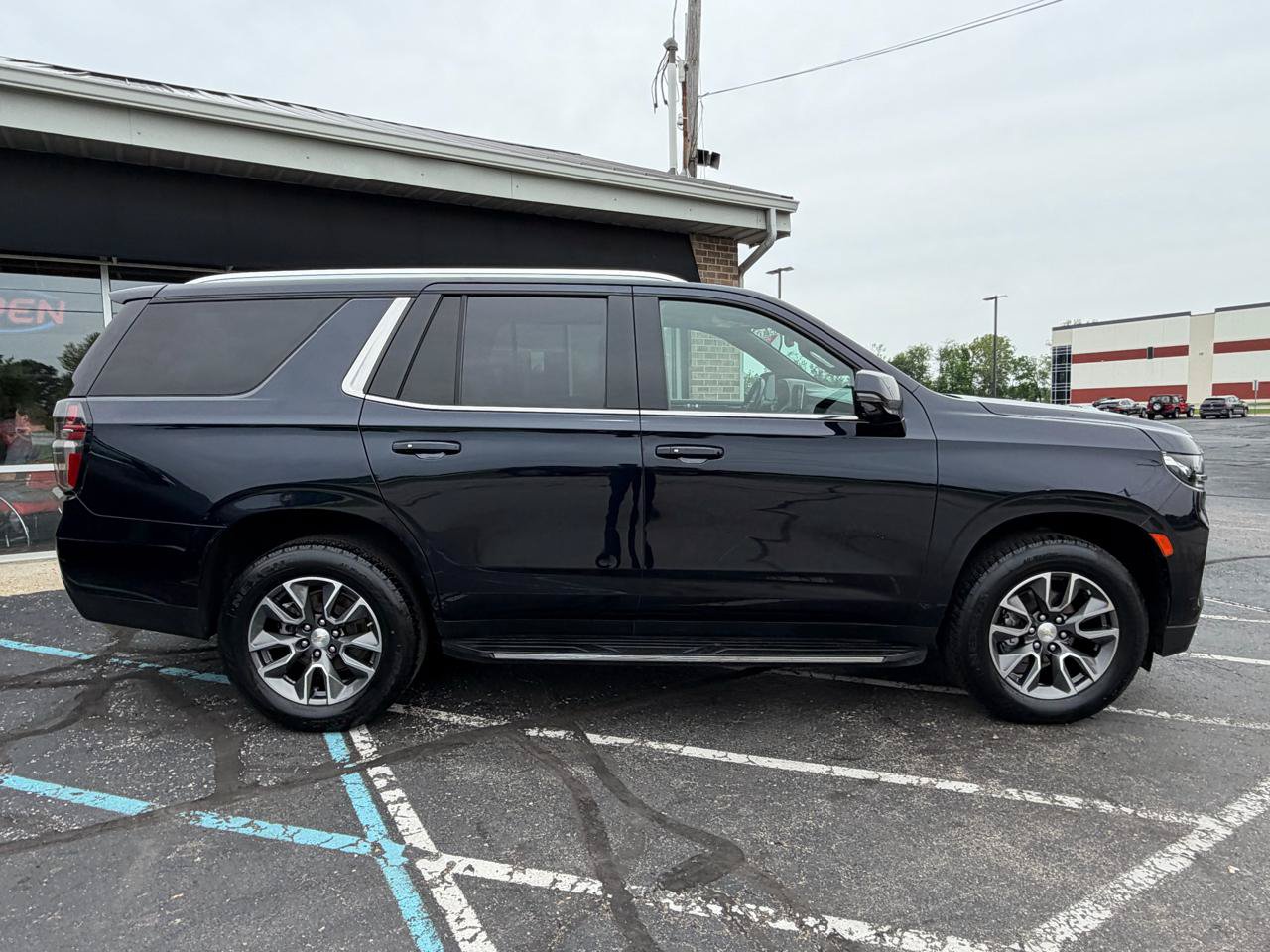 Used 2021 Chevrolet Tahoe LT w/ LT Signature Package AWD/4WD image 7