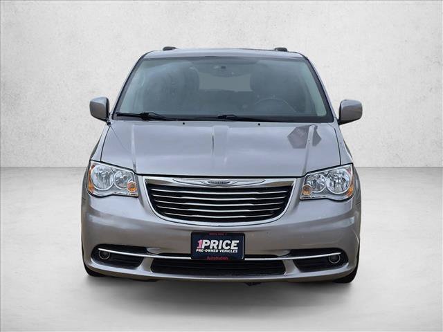 Used 2014 Chrysler Town & Country Touring FWD image 2