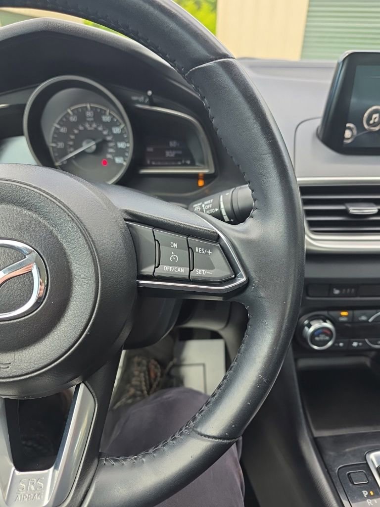 Used 2018 MAZDA MAZDA3 Touring FWD image 21