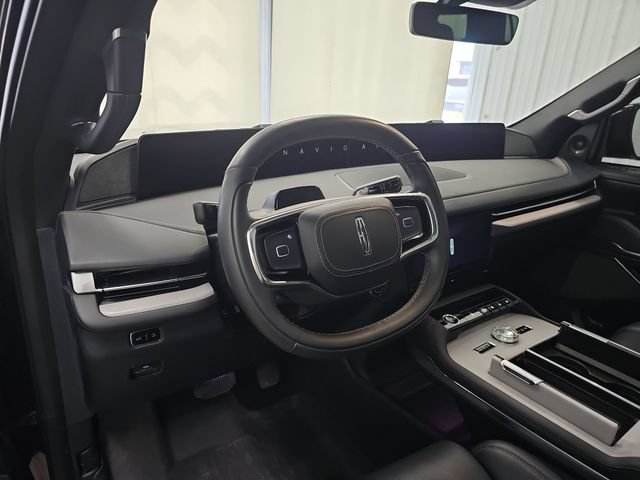 Used 2025 Lincoln Navigator L Reserve w/ Jet Appearance Package AWD/4WD image 40
