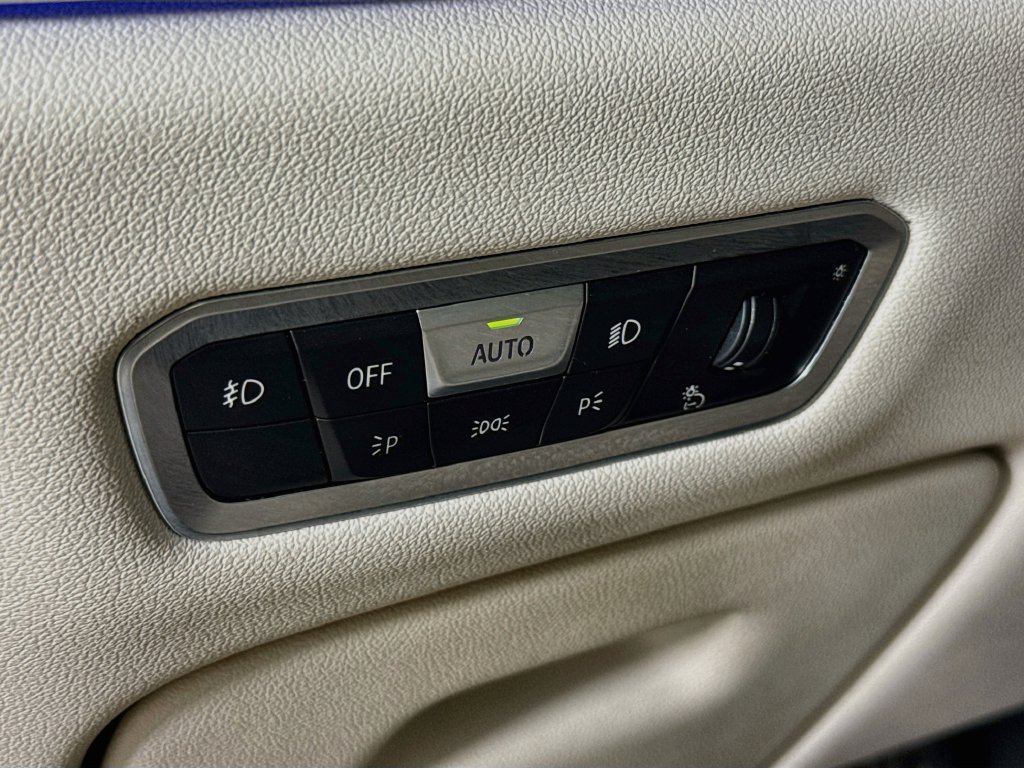Used 2019 BMW X7 xDrive40i w/ M Sport Package AWD/4WD image 10