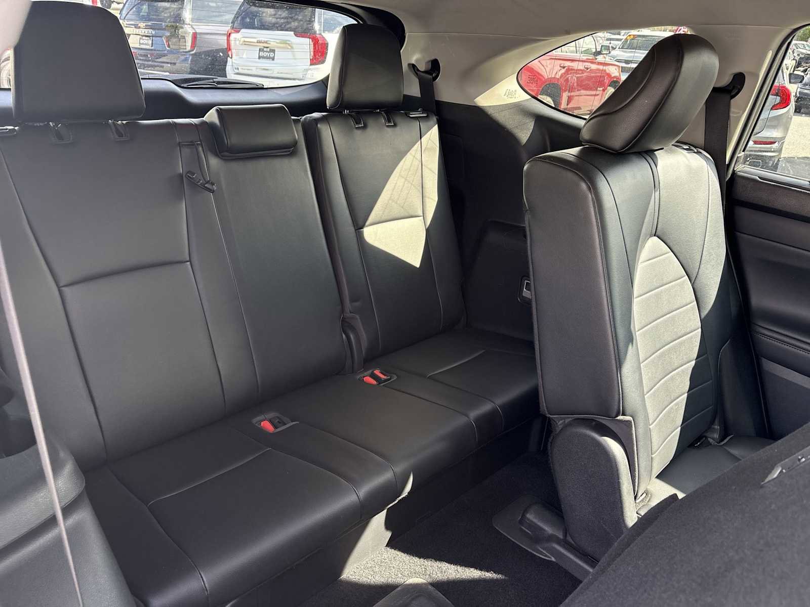 Used 2022 Toyota Highlander XLE AWD/4WD image 27