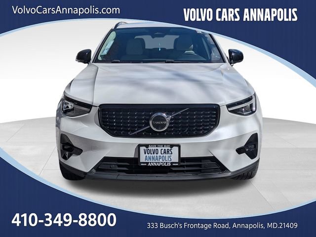 Used 2023 Volvo XC40 B5 Plus w/ Driver Assist Package image 3