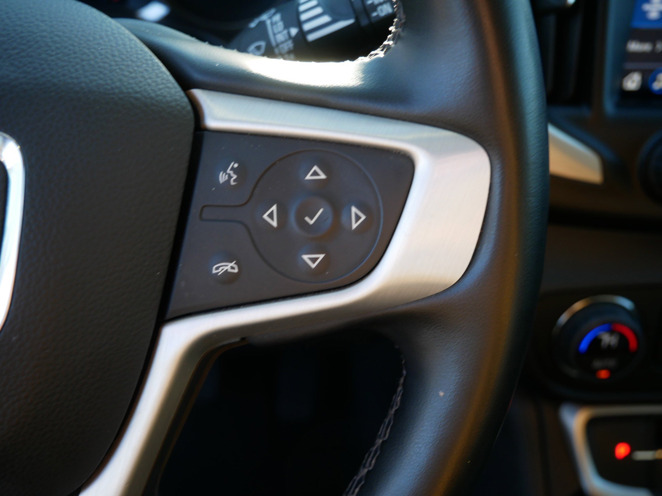 Used 2023 GMC Terrain SLT image 29