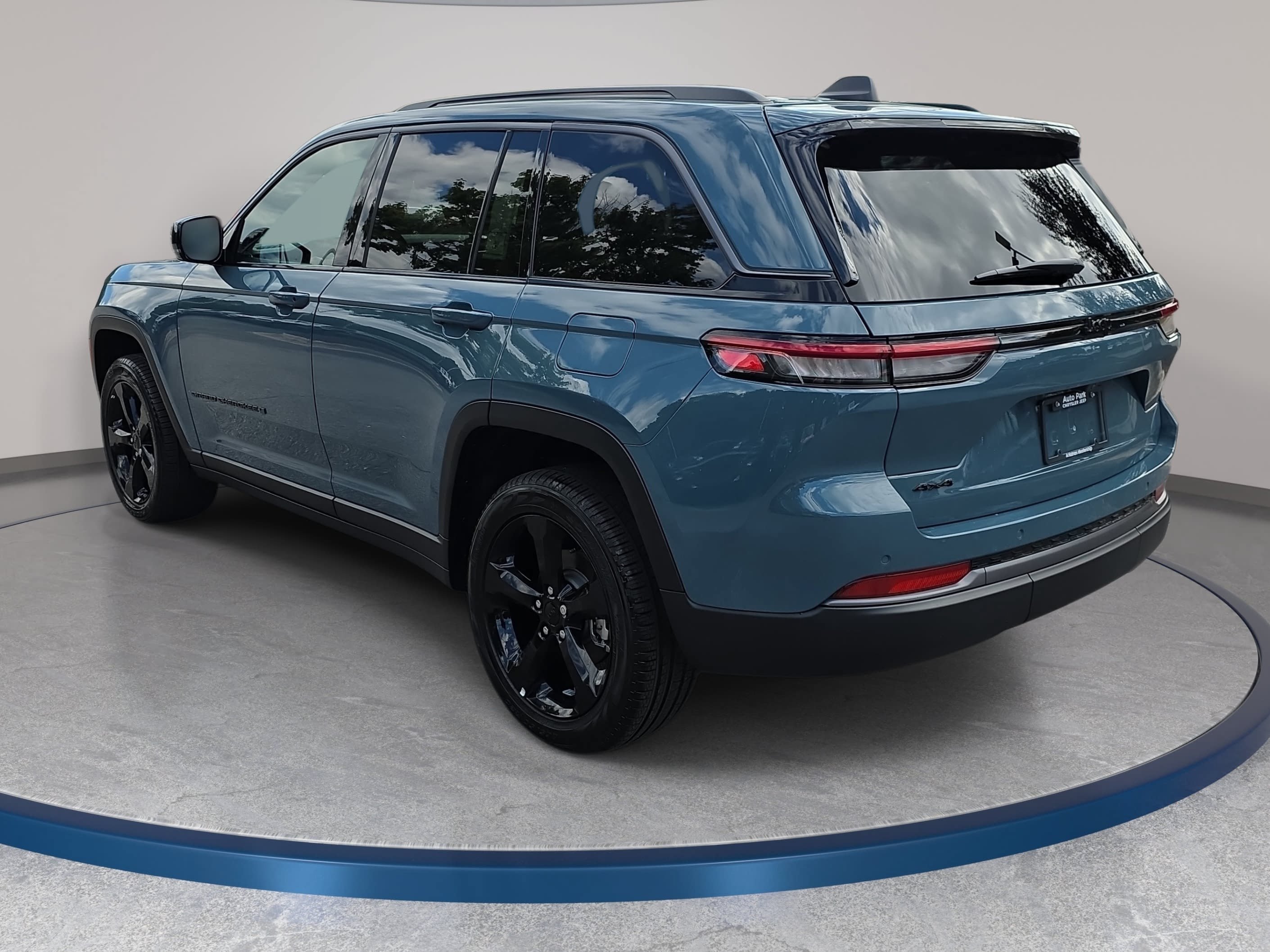 New 2026 Jeep Grand Cherokee Limited w/ Limited Altitude Package AWD/4WD image 7