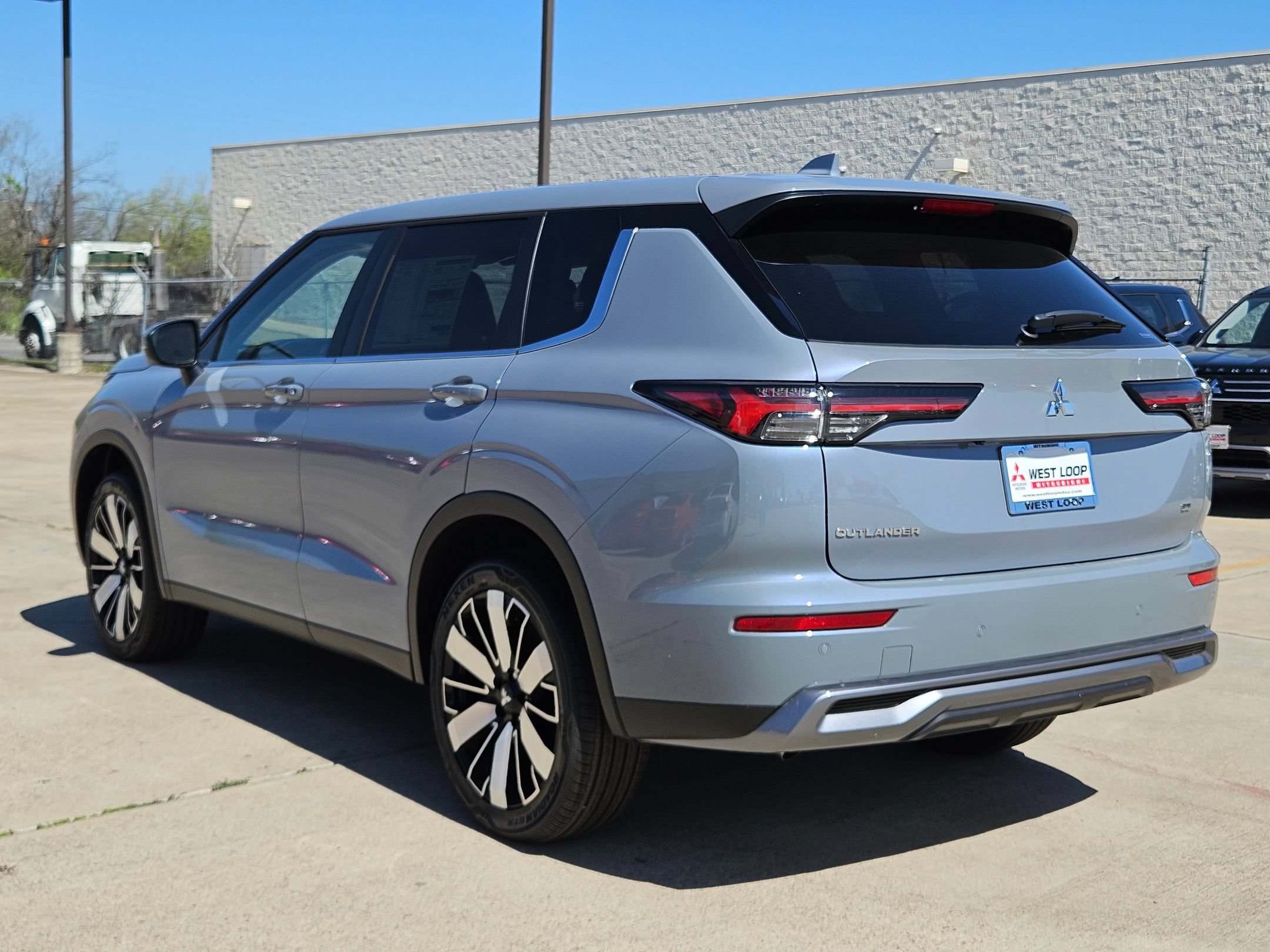 New 2026 Mitsubishi Outlander SE AWD/4WD image 3