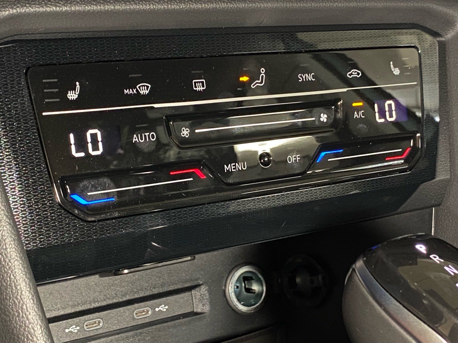 New 2026 Volkswagen Taos SE AWD/4WD image 7
