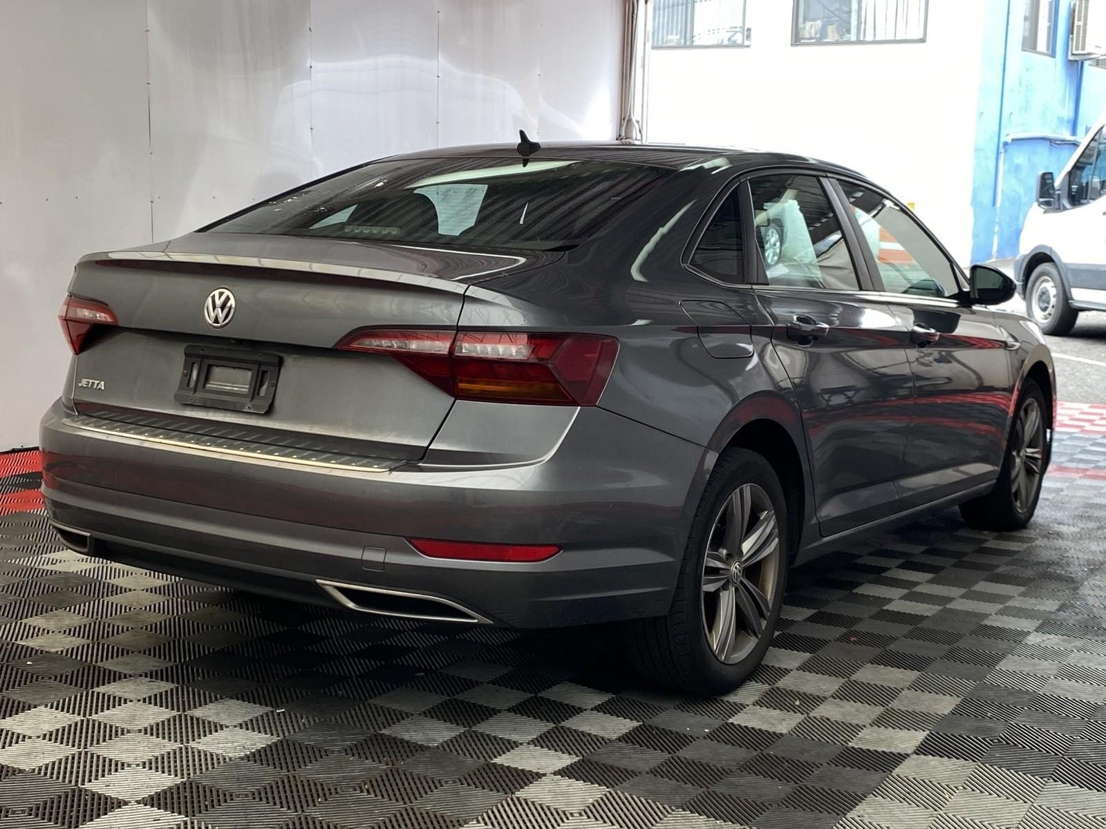Used 2019 Volkswagen Jetta R-Line FWD image 6