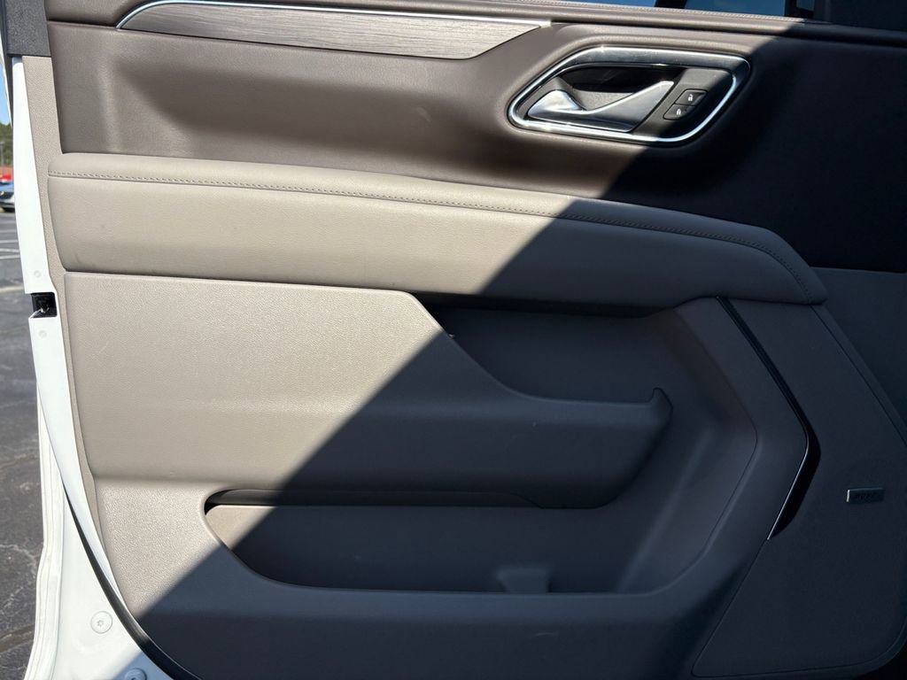 Used 2024 Chevrolet Tahoe Z71 w/ Luxury Package AWD/4WD image 14