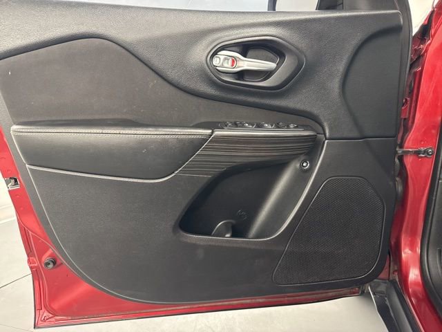 Used 2015 Jeep Cherokee Sport image 27