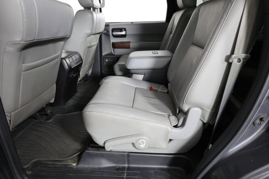 Used 2015 Toyota Sequoia Platinum AWD/4WD image 17