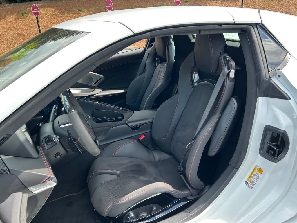 Used 2025 Chevrolet Corvette Z06 RWD image 49
