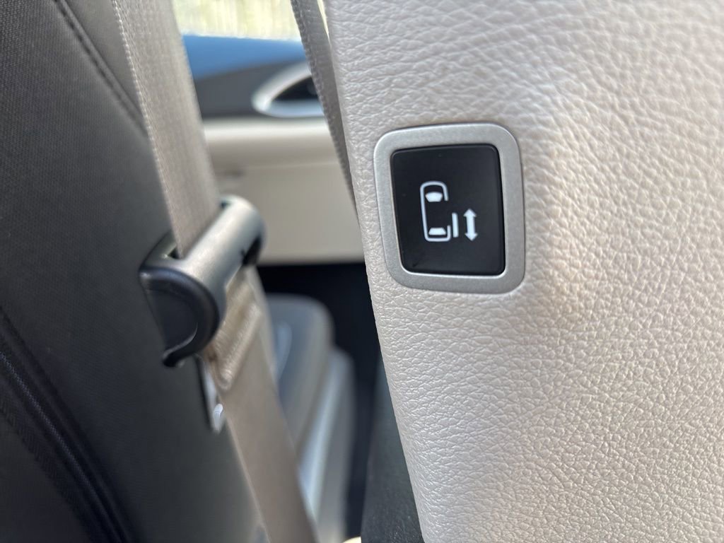Used 2024 Chrysler Voyager LX FWD image 31