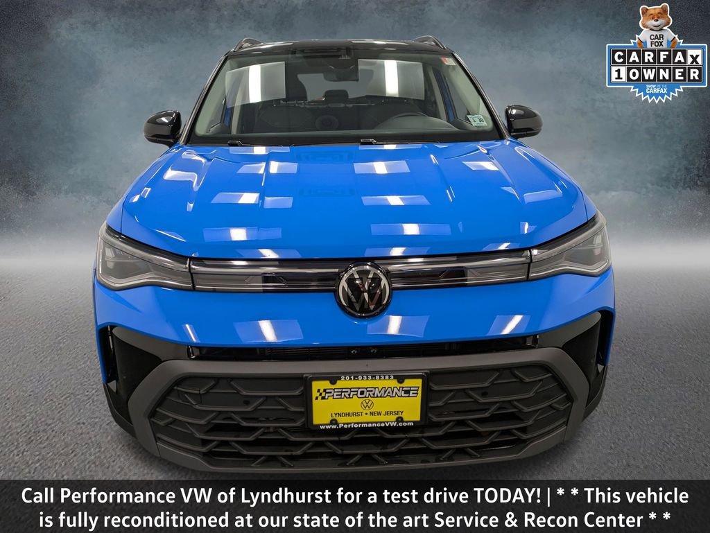 Used 2025 Volkswagen Taos SE AWD/4WD image 2