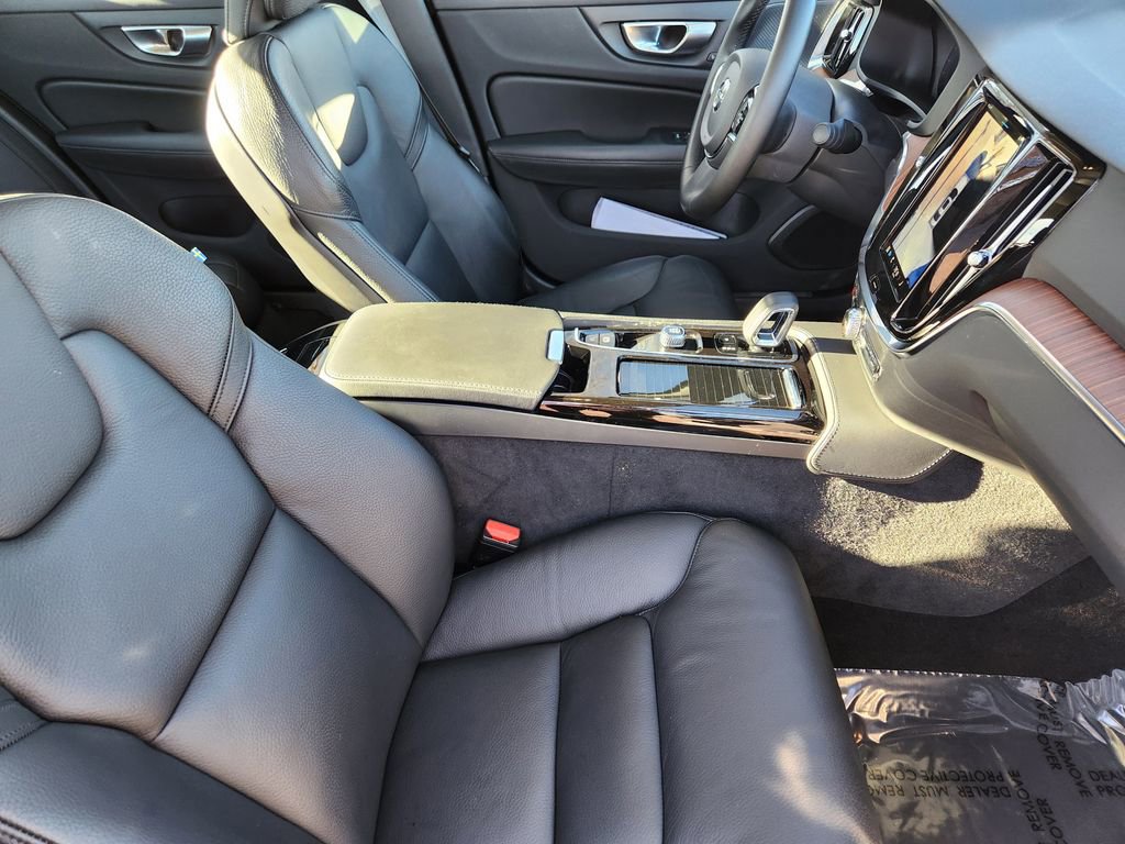 Used 2025 Volvo S60 T8 Plus image 5