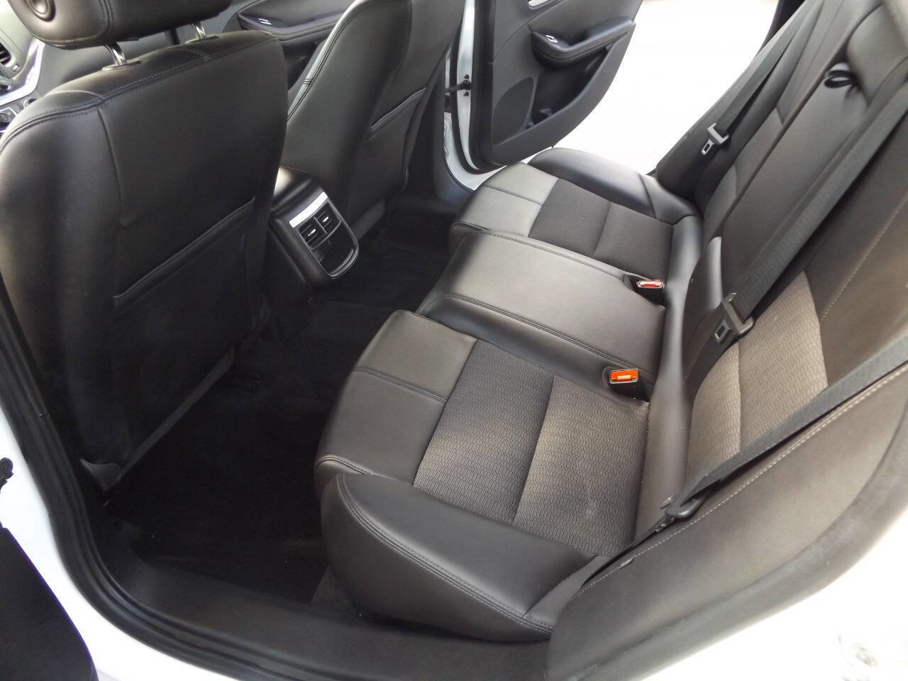 Used 2017 Chevrolet Impala LT image 16