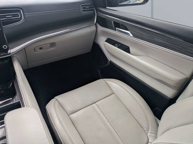 Used 2022 Jeep Wagoneer Series II RWD image 19
