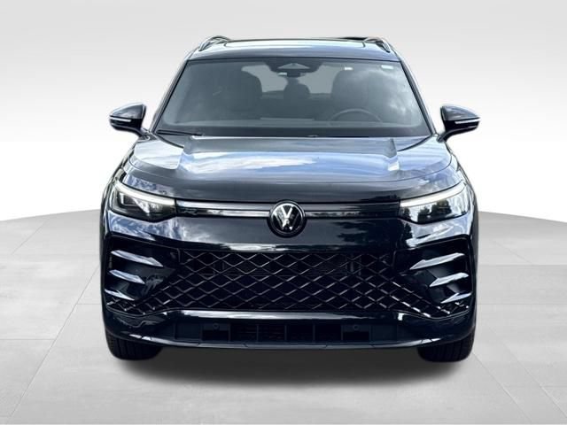 Used 2025 Volkswagen Tiguan SE R-Line AWD/4WD image 2