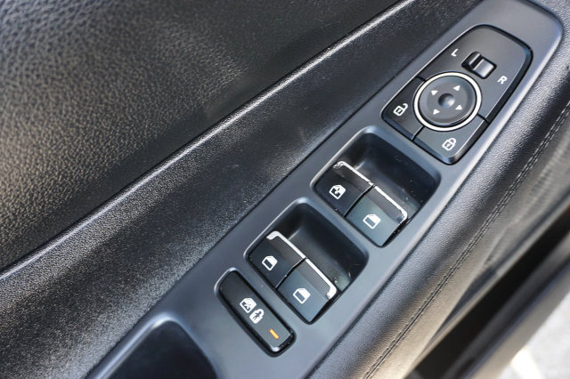Used 2023 Hyundai Santa Fe SE w/ Winter Weather Package FWD image 11