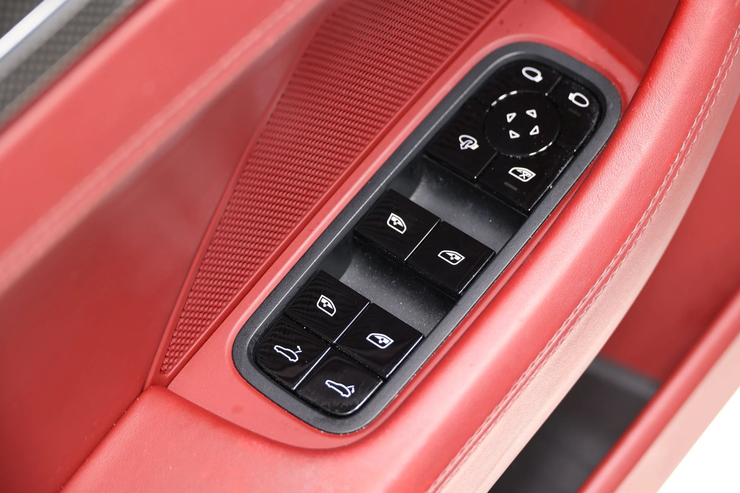 Used 2018 Porsche Panamera 4S Executive w/ Carbon Fiber Interior Package AWD/4WD image 13