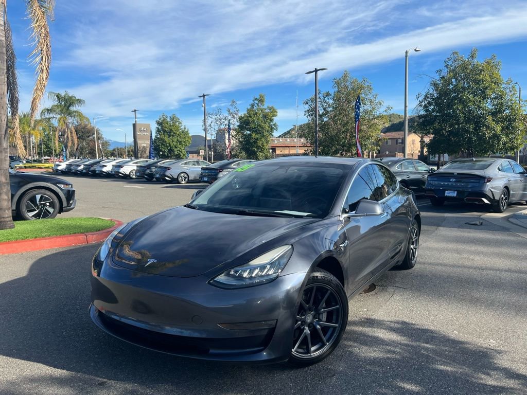Used 2019 Tesla Model 3 Standard Range Plus image 4