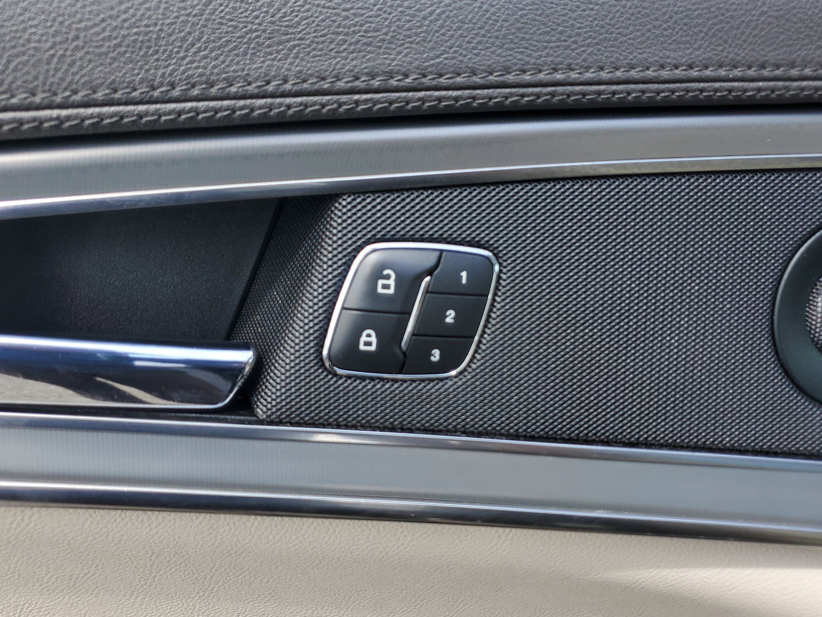 Used 2019 Lincoln Nautilus Reserve image 17