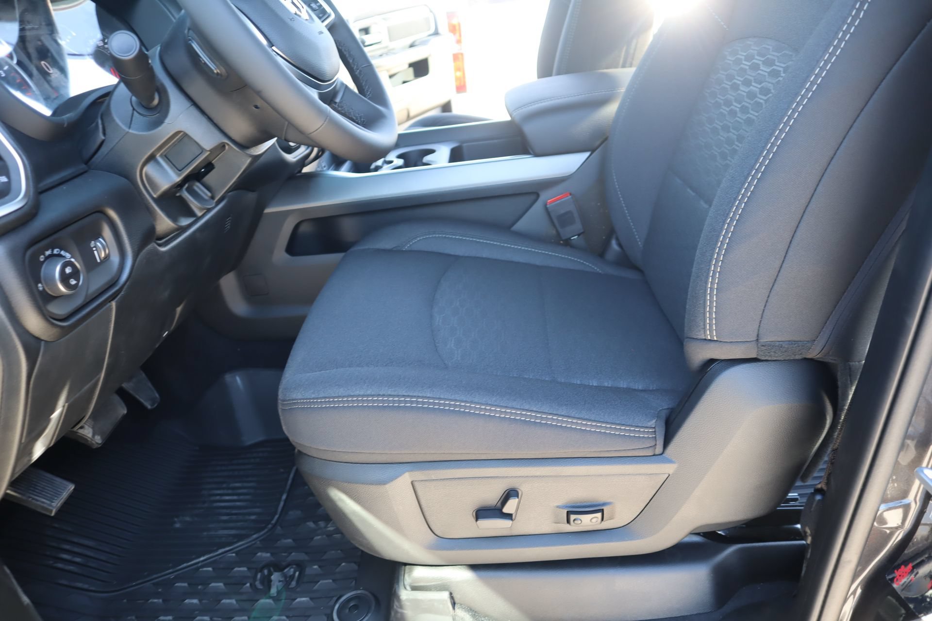 New 2026 RAM 2500 Big Horn AWD/4WD image 12