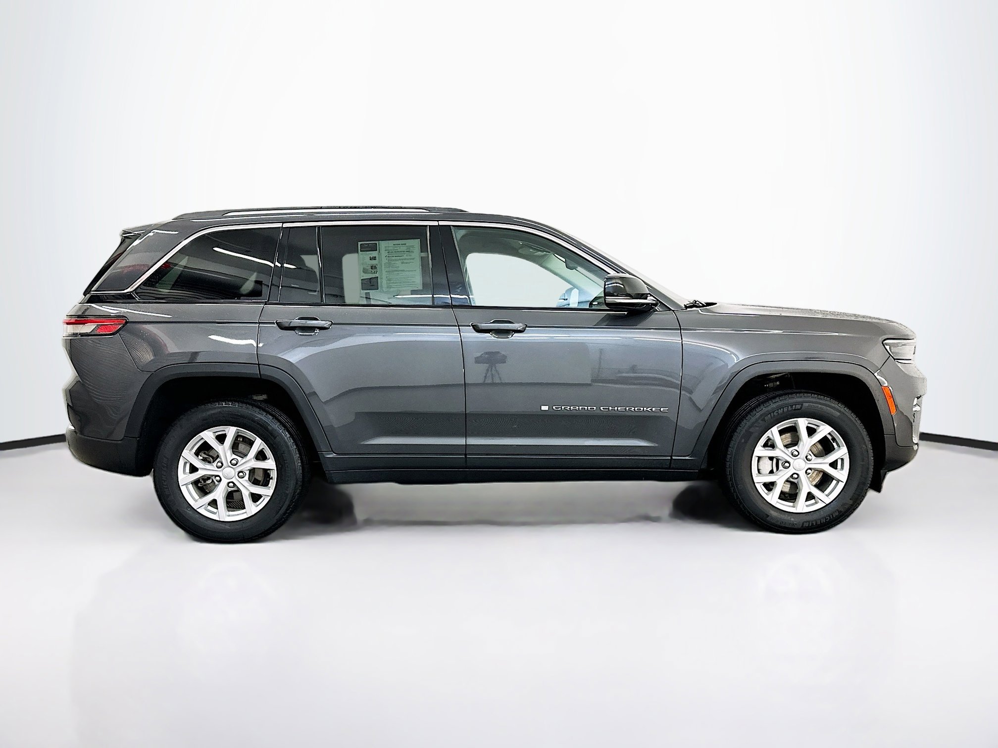 Used 2023 Jeep Grand Cherokee Limited w/ Trailer Tow Prep Group (B) AWD/4WD image 10
