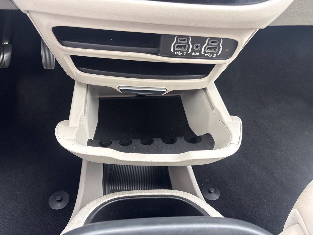 Used 2021 Chrysler Pacifica Touring-L FWD image 24