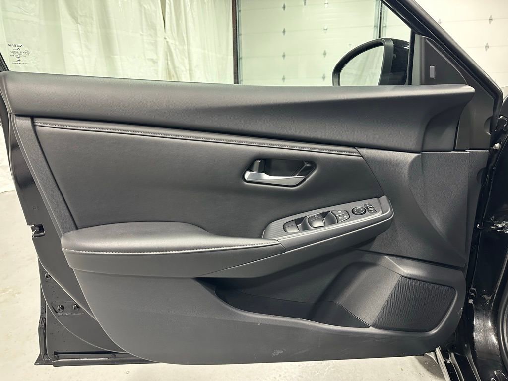 Used 2025 Nissan Sentra SV image 8