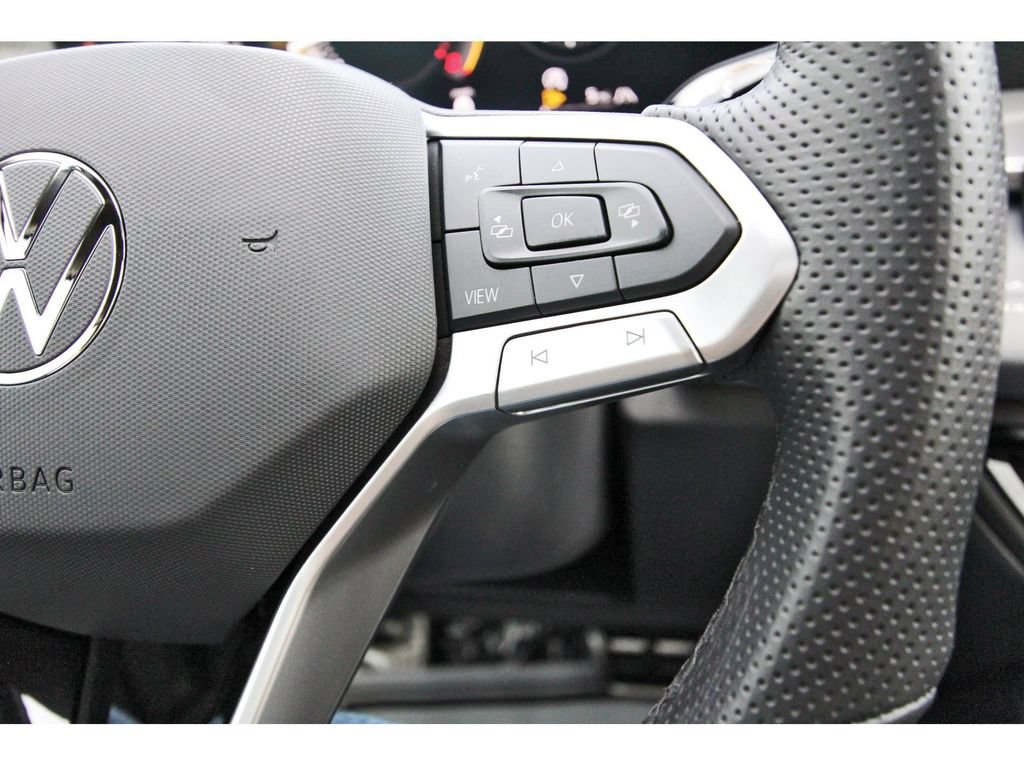 Used 2025 Volkswagen Tiguan SE R-Line AWD/4WD image 18