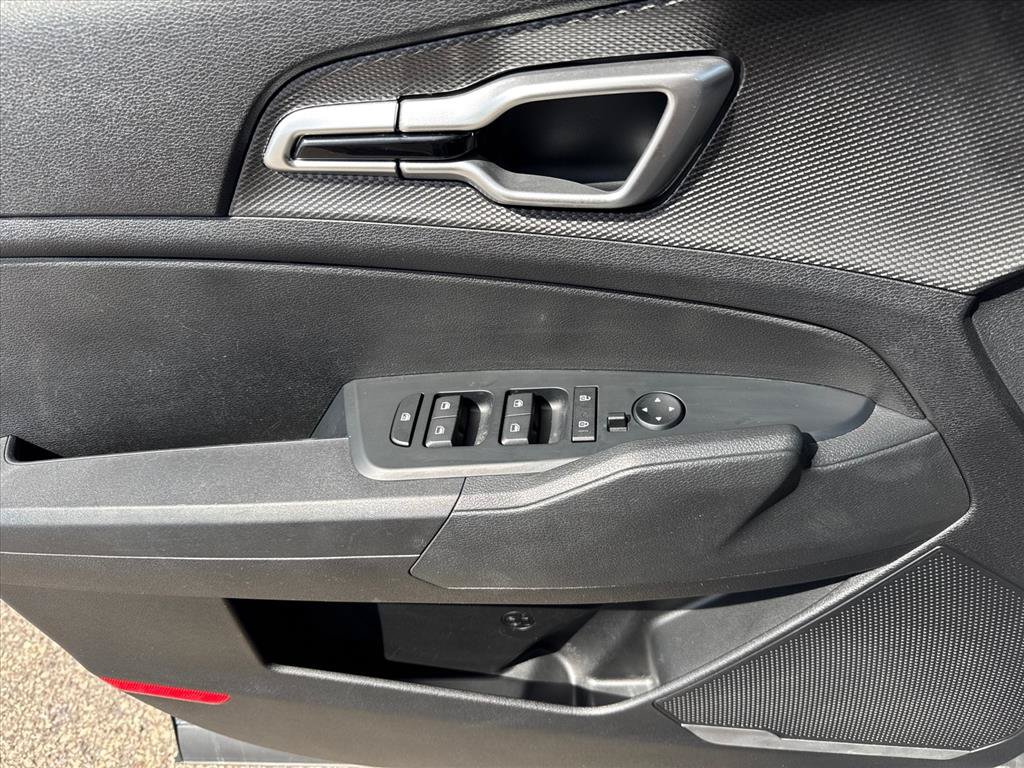 Used 2025 Kia Sportage LX FWD image 19
