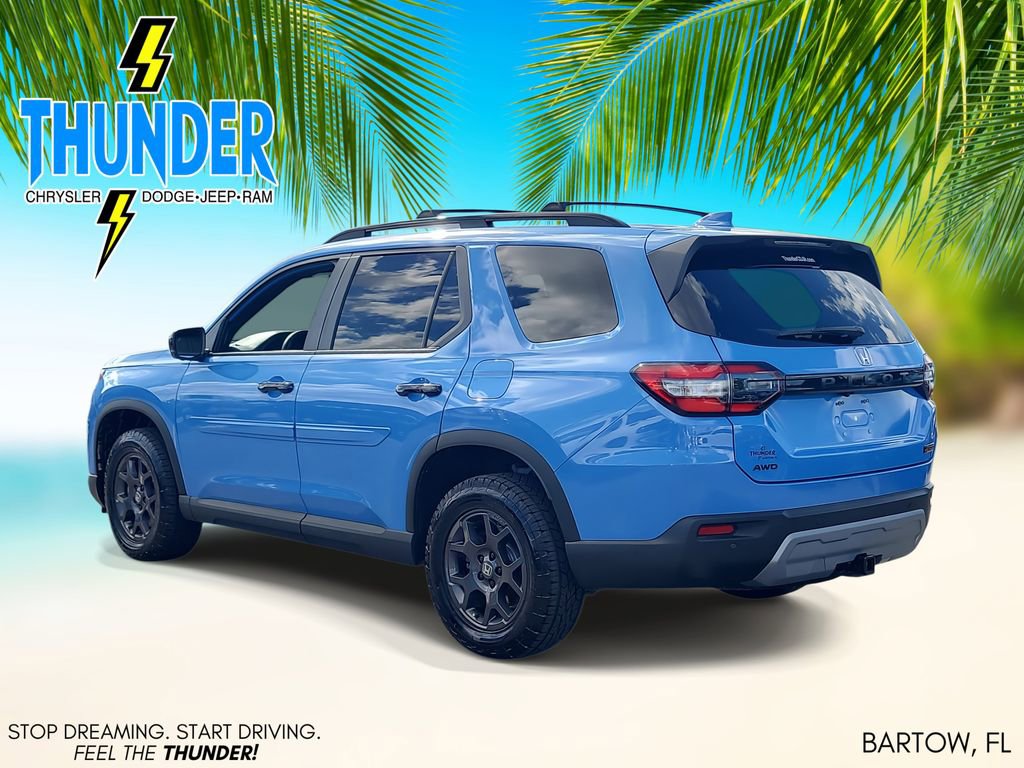 Used 2025 Honda Pilot TrailSport image 3