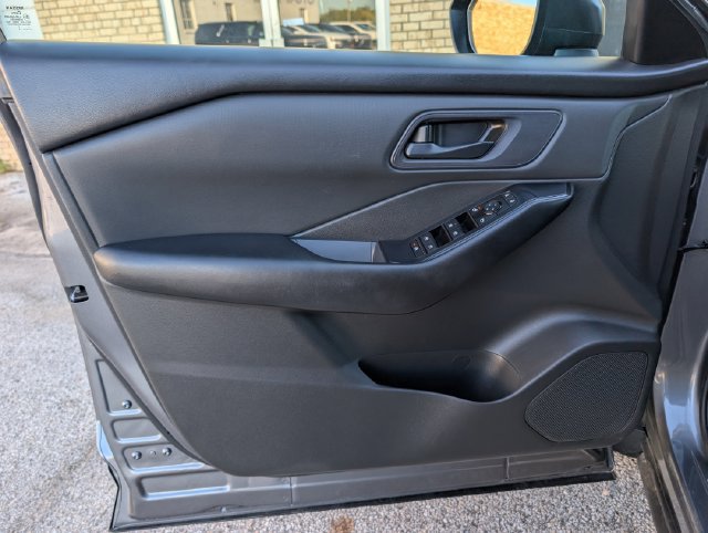 Used 2024 Nissan Rogue S FWD image 13