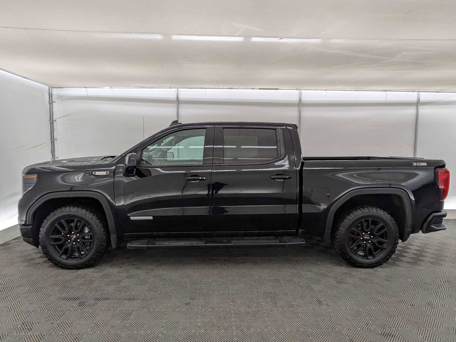 Used 2024 GMC Sierra 1500 Elevation w/ Elevation Premium Package AWD/4WD image 3