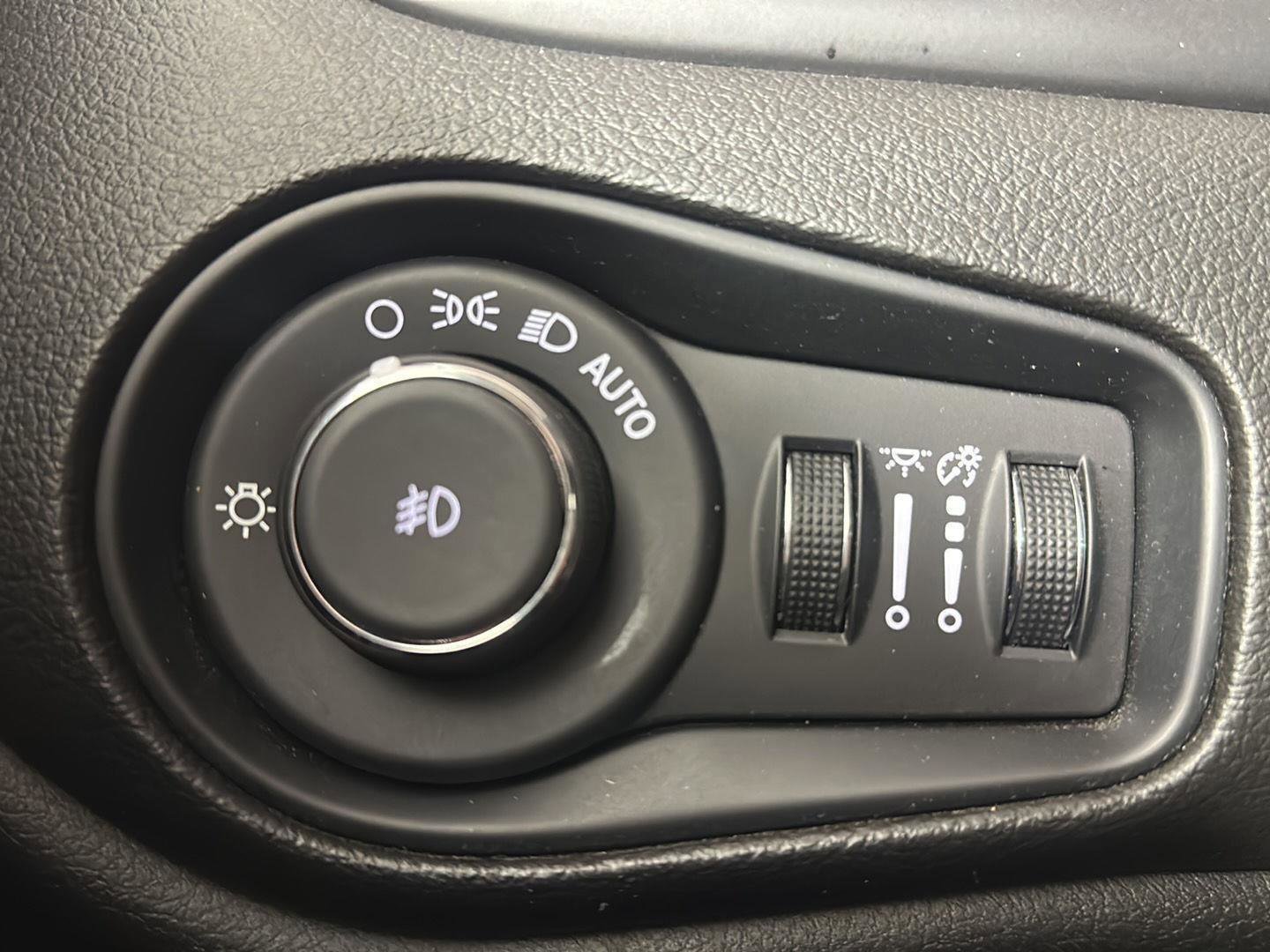 Used 2022 Jeep Renegade Latitude image 9